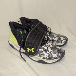 Under Armour Zone BB GS Coreshift Sneakers Boys Size 6.5Y